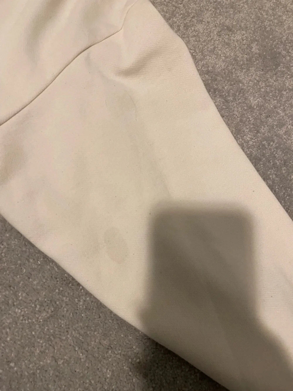 ALO Yoga Cream Pullover Hoodie with Subtle Logo - Picture 3 of 4